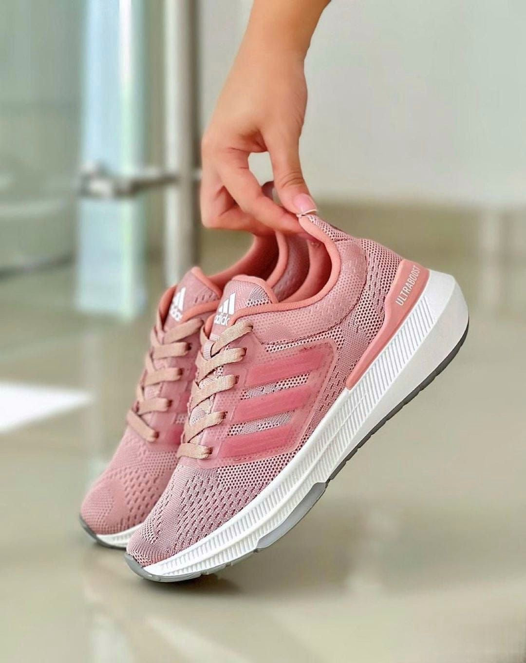ADIDAS ULTRABOSST